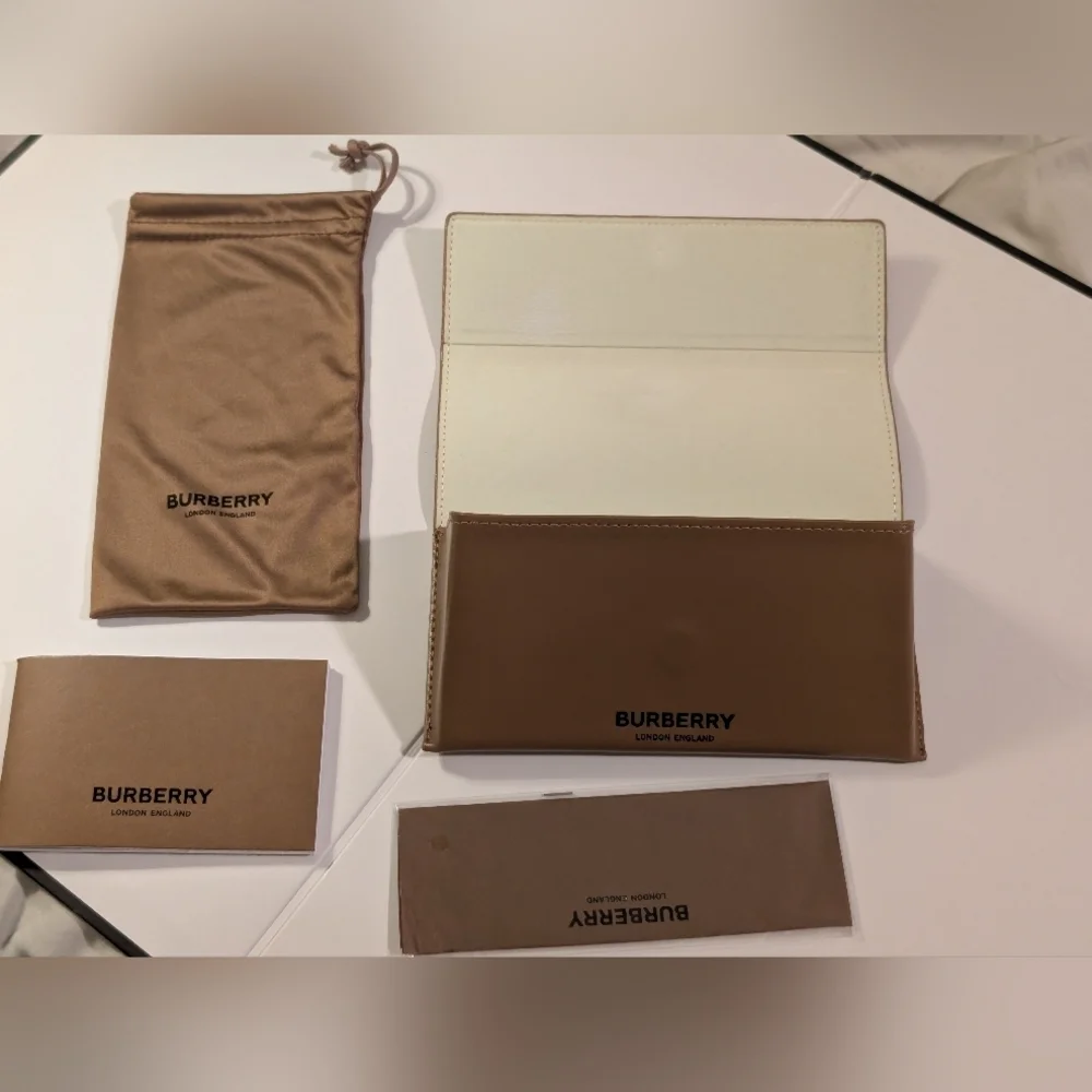 BURBERRY Camel Brown Soft Faux Leather Eyeglasses Sunglasses Magnetic Case
